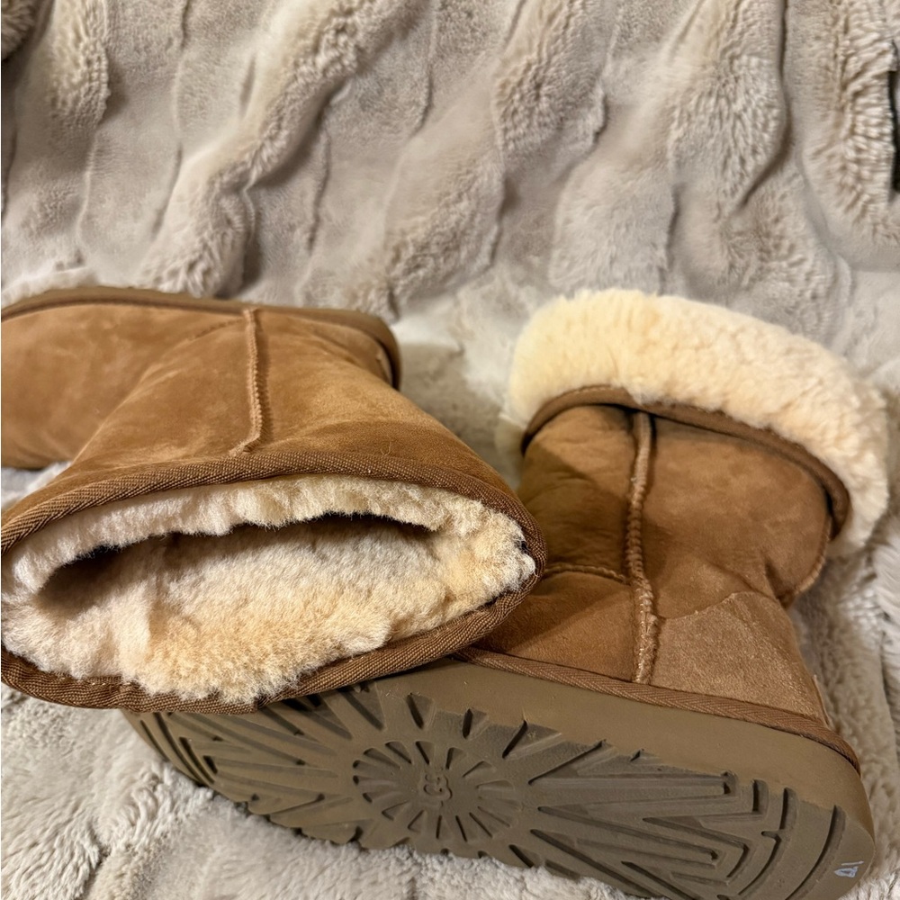 UGG Women's chestnut tall Winter Boots with shearling lining LIKE NEW - Picture 11 of 13